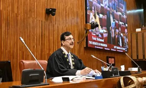 जनता पर महंगाई की मार, सीनेट चेयरमैन सरकारी कोष से खरीद रहे लग्‍जरी कार