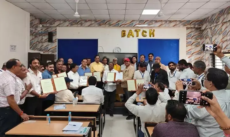 Indore: व्यापारियों और क्रेताओं का क्रेता-विक्रेता कार्यक्रम सम्पन्न Indore: व्यापारियों और क्रेताओं का क्रेता-विक्रेता कार्यक्रम सम्पन्न