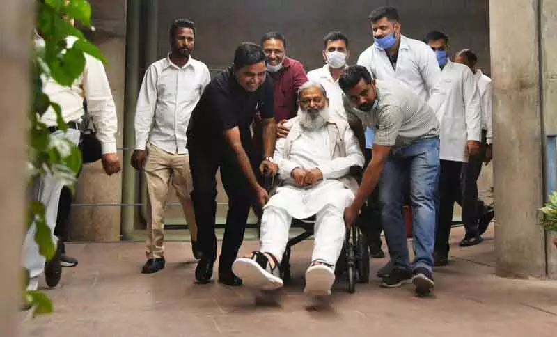 Haryana राज्यसभा चुनाव में BJP-कांग्रेस के बीच ज़बरदस्त ड्रामा Haryana राज्यसभा चुनाव में BJP-कांग्रेस के बीच ज़बरदस्त ड्रामा