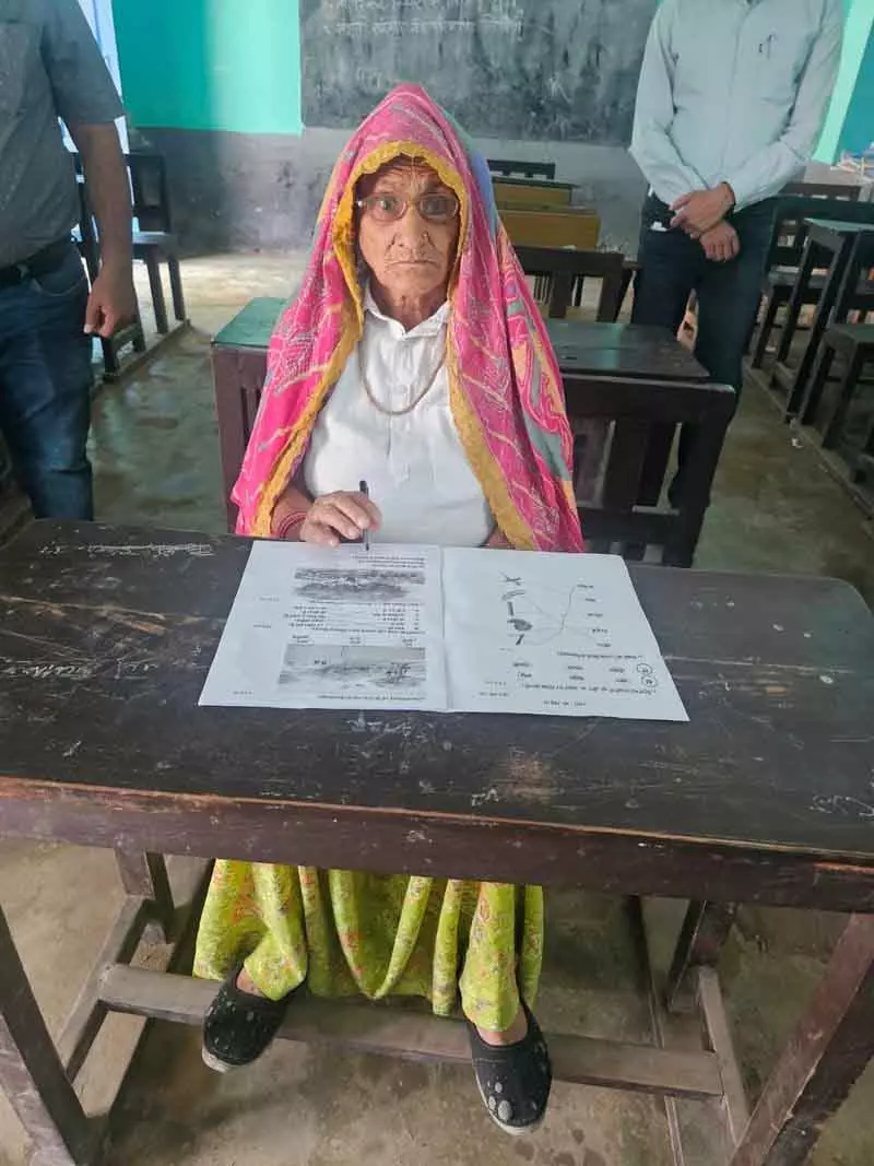 96 साल की उम्र में, हरदोई देवी ने Sirsa के साक्षरता अभियान का नेतृत्व किया 96 साल की उम्र में, हरदोई देवी ने Sirsa के साक्षरता अभियान का नेतृत्व किया