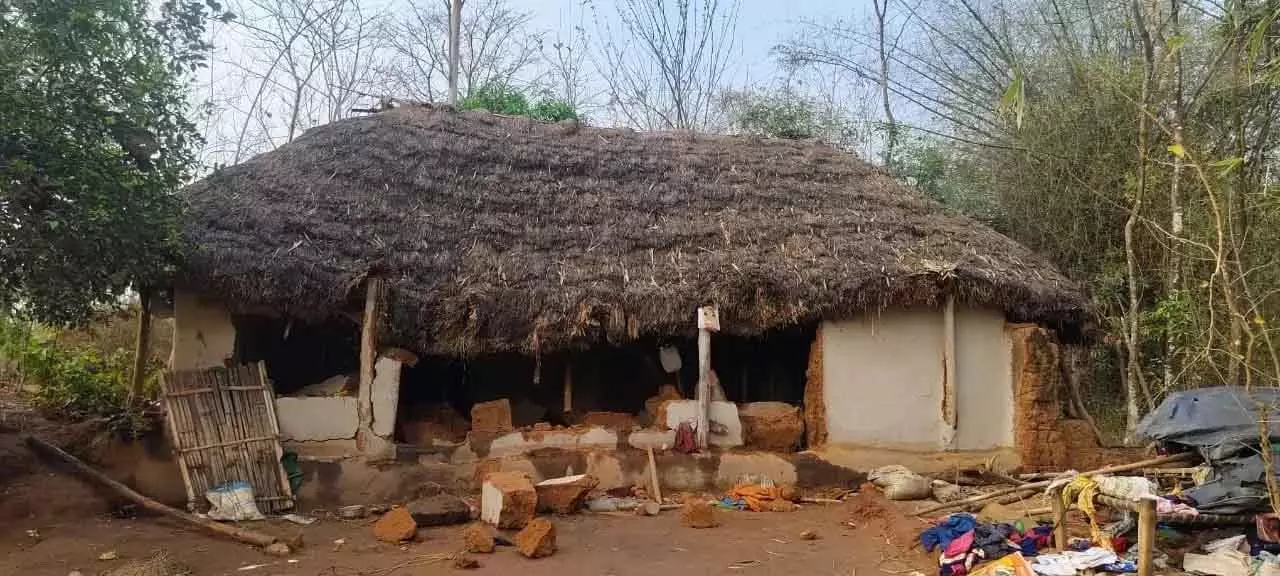 Odisha : एक गांव में आधी रात को हाथी के हमले के दौरान दीवार गिरने से 2 साल के बच्चे की मौत Odisha : एक गांव में आधी रात को हाथी के हमले के दौरान दीवार गिरने से 2 साल के बच्चे की मौत