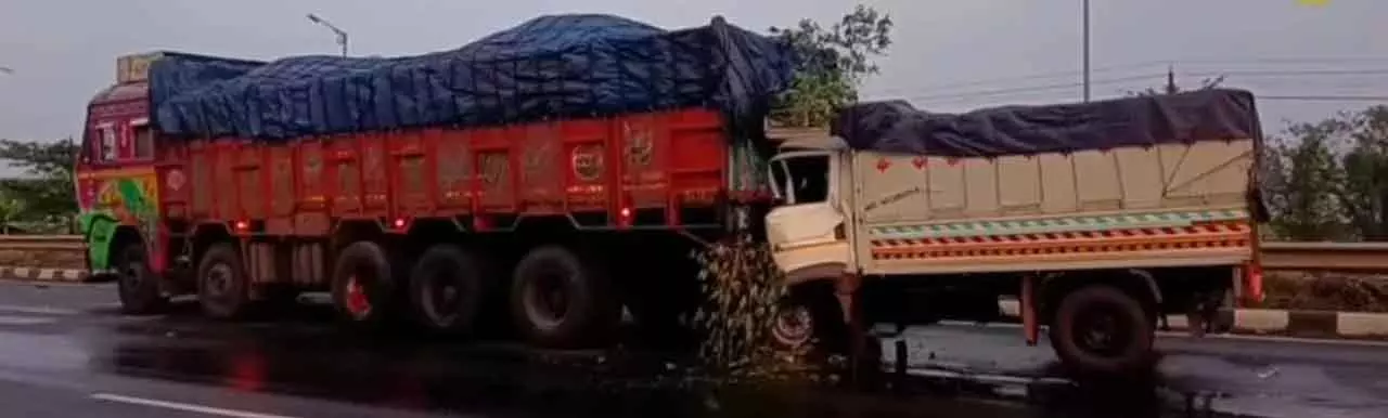 NH-16 जानलेवा साबित हुआ: ओडिशा के भद्रक में चेन-रिएक्शन दुर्घटना में एक की मौत, छह घायल NH-16 जानलेवा साबित हुआ: ओडिशा के भद्रक में चेन-रिएक्शन दुर्घटना में एक की मौत, छह घायल