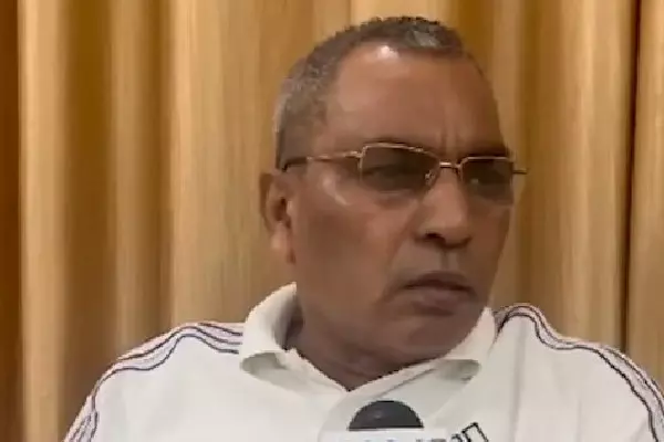 UP मंत्री ने उठाया सिलेंडर जमाखोरी का मुद्दा, SP को दी चुनौती UP मंत्री ने उठाया सिलेंडर जमाखोरी का मुद्दा, SP को दी चुनौती