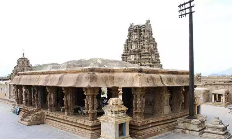 TTD अध्यक्ष ने ओंटिमिट्टा ब्रह्मोत्सवम की व्यवस्थाओं की समीक्षा की TTD अध्यक्ष ने ओंटिमिट्टा ब्रह्मोत्सवम की व्यवस्थाओं की समीक्षा की