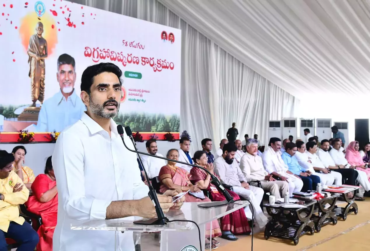Lokesh ने पोट्टी श्रीरामुलु के नाम पर स्मारक सिक्का जारी करने के लिए प्रेस सेंटर से संपर्क किया Lokesh ने पोट्टी श्रीरामुलु के नाम पर स्मारक सिक्का जारी करने के लिए प्रेस सेंटर से संपर्क किया