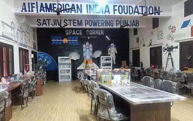 सरकारी स्कूल के छात्र नई STEM लैब में रोबोटिक्स और AI सीखेंगे सरकारी स्कूल के छात्र नई STEM लैब में रोबोटिक्स और AI सीखेंगे
