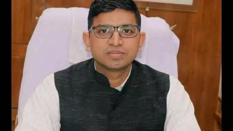Indore : नगर निगम प्रमुख ने भागीरथपुरा का दौरा किया, लोगों से पानी की आपूर्ति के बारे में पूछा Indore : नगर निगम प्रमुख ने भागीरथपुरा का दौरा किया, लोगों से पानी की आपूर्ति के बारे में पूछा