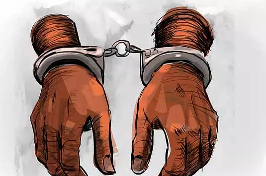 Karnataka के नांगनल्लूर अपार्टमेंट में सेंधमारी के आरोप में एक व्यक्ति गिरफ्तार Karnataka के नांगनल्लूर अपार्टमेंट में सेंधमारी के आरोप में एक व्यक्ति गिरफ्तार