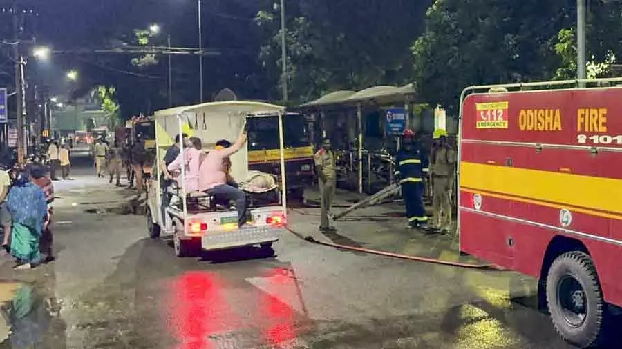 Odisha: अस्पताल अग्निकांड में मरने वालों की संख्या बढ़कर 11 हुई Odisha: अस्पताल अग्निकांड में मरने वालों की संख्या बढ़कर 11 हुई