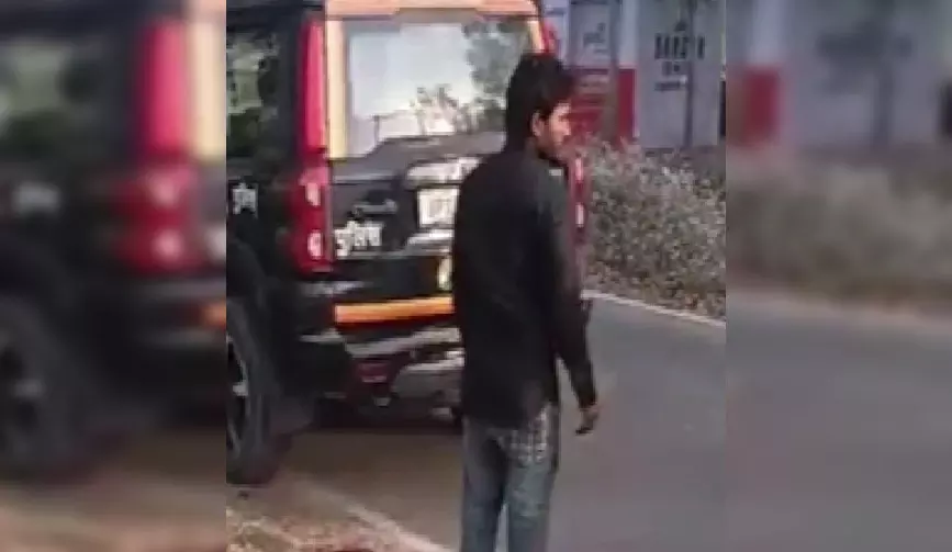 सिलेंडर के साथ चोर दबोचा गया सिलेंडर के साथ चोर दबोचा गया