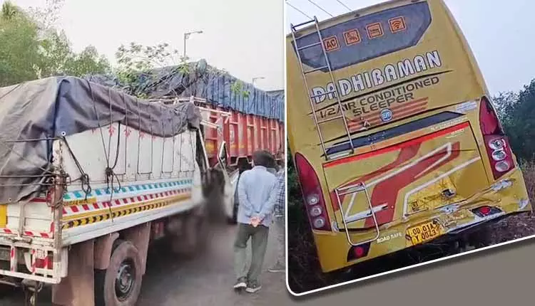 Bhadrak में सिलसिलेवार दुर्घटना में पिक-अप वैन चालक की मौत, छह घायल Bhadrak में सिलसिलेवार दुर्घटना में पिक-अप वैन चालक की मौत, छह घायल