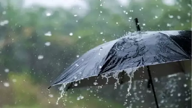 काल वैसाखी के दौरान बिजली गिरने से Jaleshwar में एक घर जलकर खाक, परिवार बाल-बाल बचा काल वैसाखी के दौरान बिजली गिरने से Jaleshwar में एक घर जलकर खाक, परिवार बाल-बाल बचा