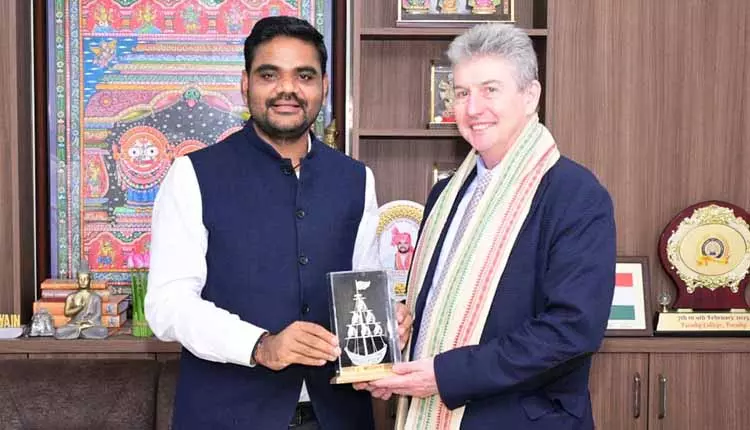 Bhubaneswar: ऑस्ट्रेलियाई महावाणिज्य दूत ने ओडिशा के मंत्री से मुलाक़ात की Bhubaneswar: ऑस्ट्रेलियाई महावाणिज्य दूत ने ओडिशा के मंत्री से मुलाक़ात की