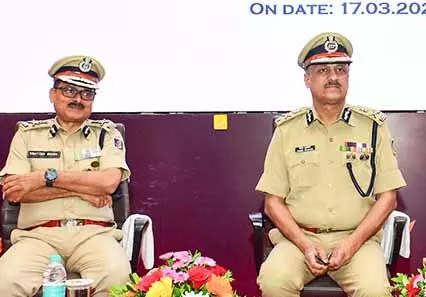 ऑपरेशन साइबर कवच, 39.7 हज़ार म्यूल अकाउंट वेरिफ़ाई किए गए, Odisha में 379 लोग गिरफ़्तार ऑपरेशन साइबर कवच, 39.7 हज़ार म्यूल अकाउंट वेरिफ़ाई किए गए, Odisha में 379 लोग गिरफ़्तार