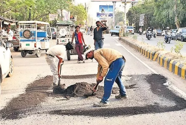 Bareilly: सीएम के दौरे को लेकर हलचल तेज, प्रशासनिक अमला पूरी तरह मुस्तैद Bareilly: सीएम के दौरे को लेकर हलचल तेज, प्रशासनिक अमला पूरी तरह मुस्तैद