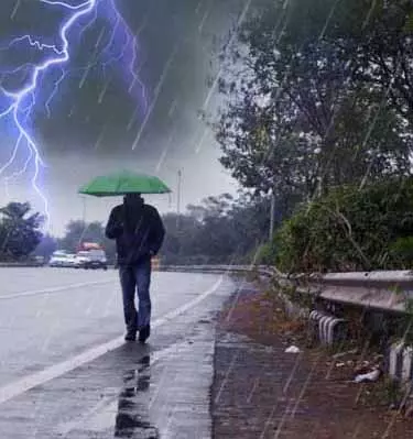 अगले तीन घंटों में Odisha के आठ ज़िलों में हल्की बारिश और गरज-चमक की संभावना अगले तीन घंटों में Odisha के आठ ज़िलों में हल्की बारिश और गरज-चमक की संभावना