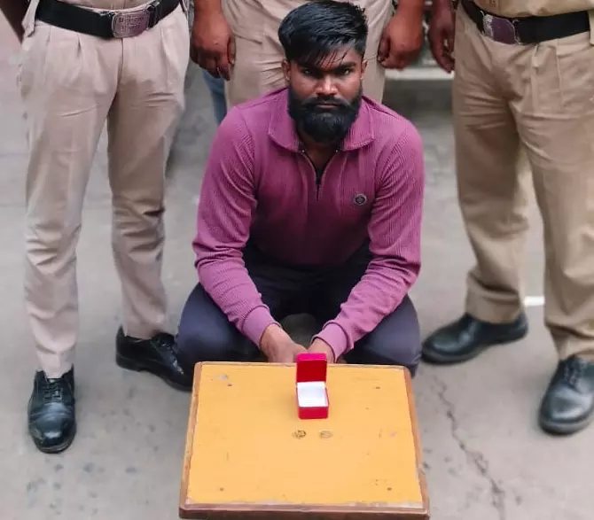 चाय में नशीली दवा मिलाकर मालकिन को किया बेहोश, चोरी करने वाला गिरफ्तार चाय में नशीली दवा मिलाकर मालकिन को किया बेहोश, चोरी करने वाला गिरफ्तार