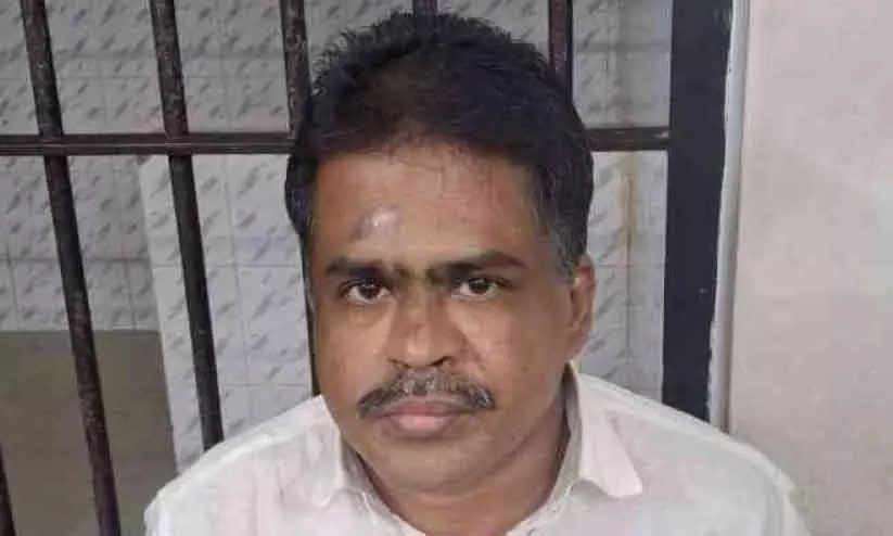 Kerala : धार्मिक नफ़रत भड़काने वाला झूठा संदेश फैलाने के आरोप में व्यक्ति गिरफ़्तार Kerala : धार्मिक नफ़रत भड़काने वाला झूठा संदेश फैलाने के आरोप में व्यक्ति गिरफ़्तार