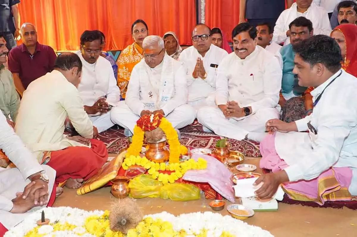 CM और राज्यपाल मंगूभाई पटेल ने उज्जैन में गीता भवन के लिए भूमि पूजन किया CM और राज्यपाल मंगूभाई पटेल ने उज्जैन में गीता भवन के लिए भूमि पूजन किया
