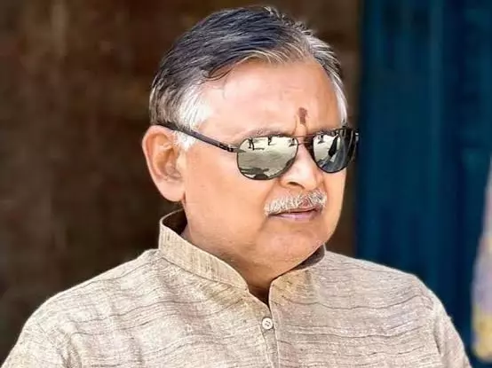 Gorakhpur: पूर्व विधायक के खिलाफ कानूनी कार्रवाई, शिलापट विवाद से सियासी संग्राम Gorakhpur: पूर्व विधायक के खिलाफ कानूनी कार्रवाई, शिलापट विवाद से सियासी संग्राम