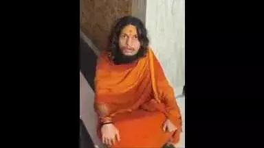 Lucknow: आत्मदाह की कोशिश करने वाला युवक हिरासत में Lucknow: आत्मदाह की कोशिश करने वाला युवक हिरासत में