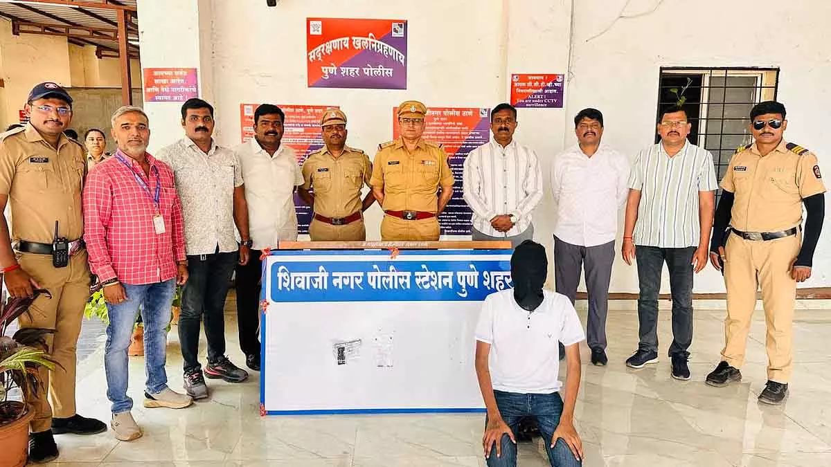 Pune में अवैध पिस्तौलों की बाढ़: मामलों में 68% की बढ़ोतरी, 2 साल में 154 हथियार ज़ब्त, 217 गिरफ्तार Pune में अवैध पिस्तौलों की बाढ़: मामलों में 68% की बढ़ोतरी, 2 साल में 154 हथियार ज़ब्त, 217 गिरफ्तार