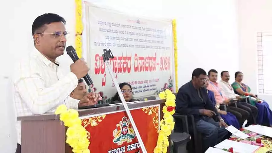 खरीदारी अपनी आर्थिक क्षमता के भीतर ही होनी चाहिए: ADC साजिद की सलाह खरीदारी अपनी आर्थिक क्षमता के भीतर ही होनी चाहिए: ADC साजिद की सलाह
