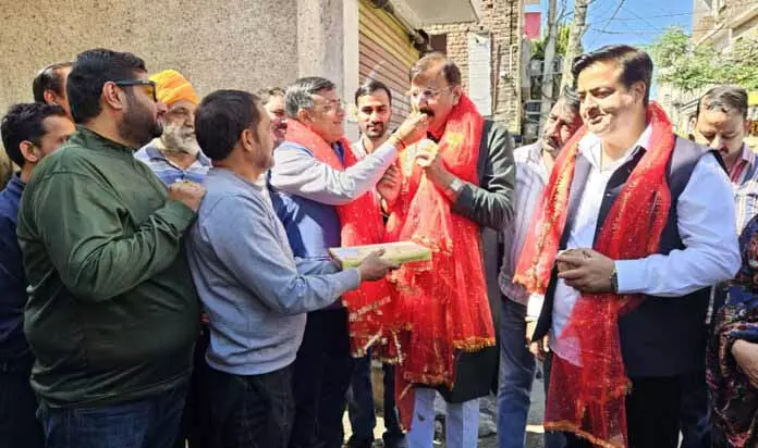Arvind Gupta ने वार्ड 27 में नाले के निर्माण कार्य की शुरुआत की Arvind Gupta ने वार्ड 27 में नाले के निर्माण कार्य की शुरुआत की