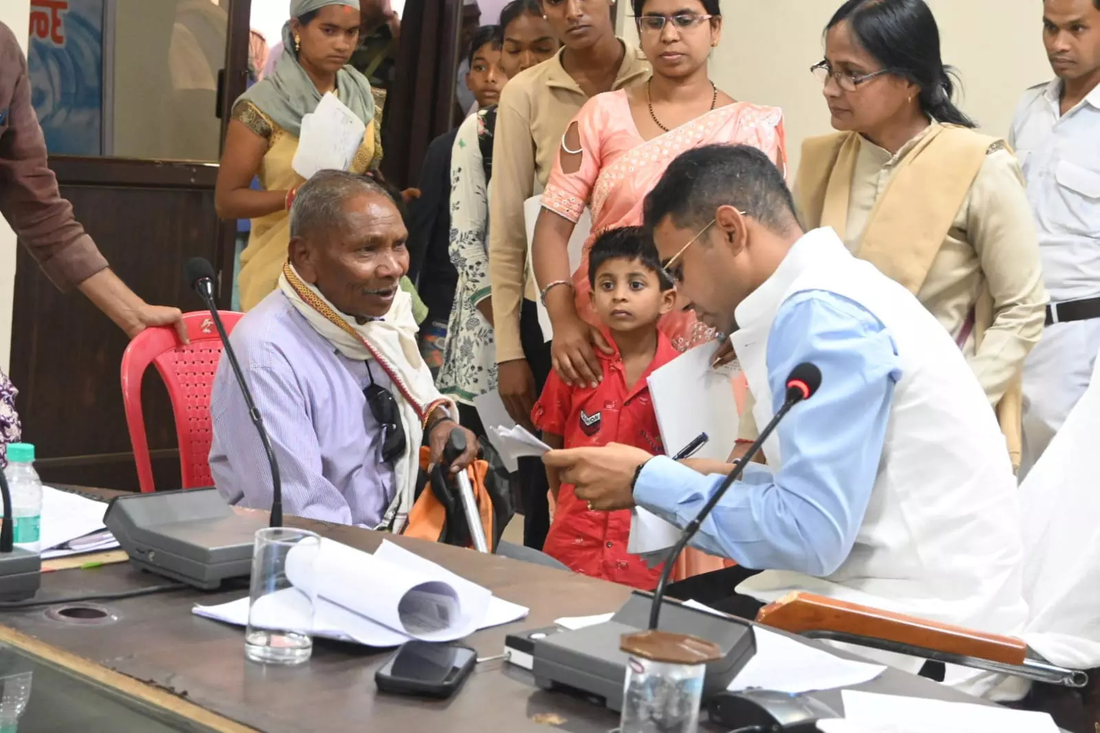 कलेक्टर ने जनदर्शन में सुनी लोगों की समस्याएं, त्वरित निराकरण के निर्देश कलेक्टर ने जनदर्शन में सुनी लोगों की समस्याएं, त्वरित निराकरण के निर्देश