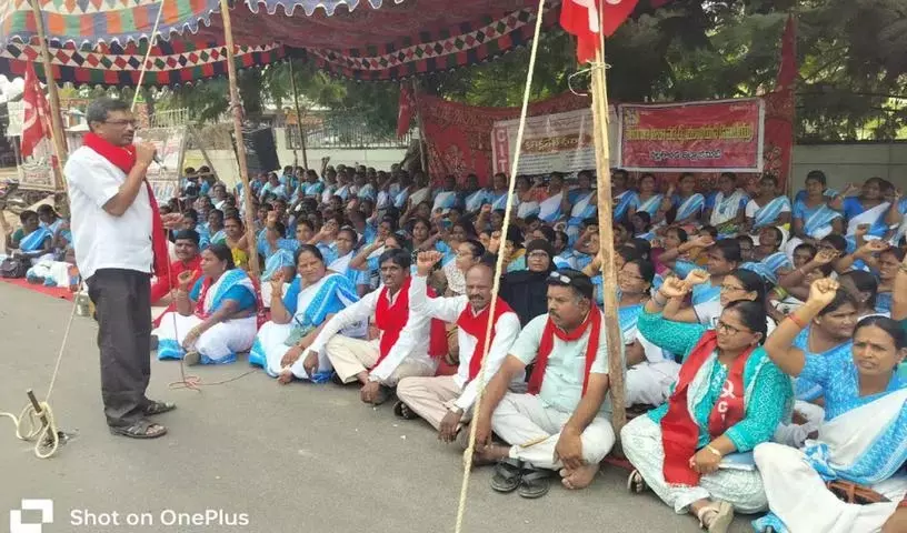 CITU नलगोंडा प्रमुख एम.डी. सलीम ने आशा कार्यकर्ताओं के लिए 18,000 रुपये के निश्चित वेतन की मांग की CITU नलगोंडा प्रमुख एम.डी. सलीम ने आशा कार्यकर्ताओं के लिए 18,000 रुपये के निश्चित वेतन की मांग की