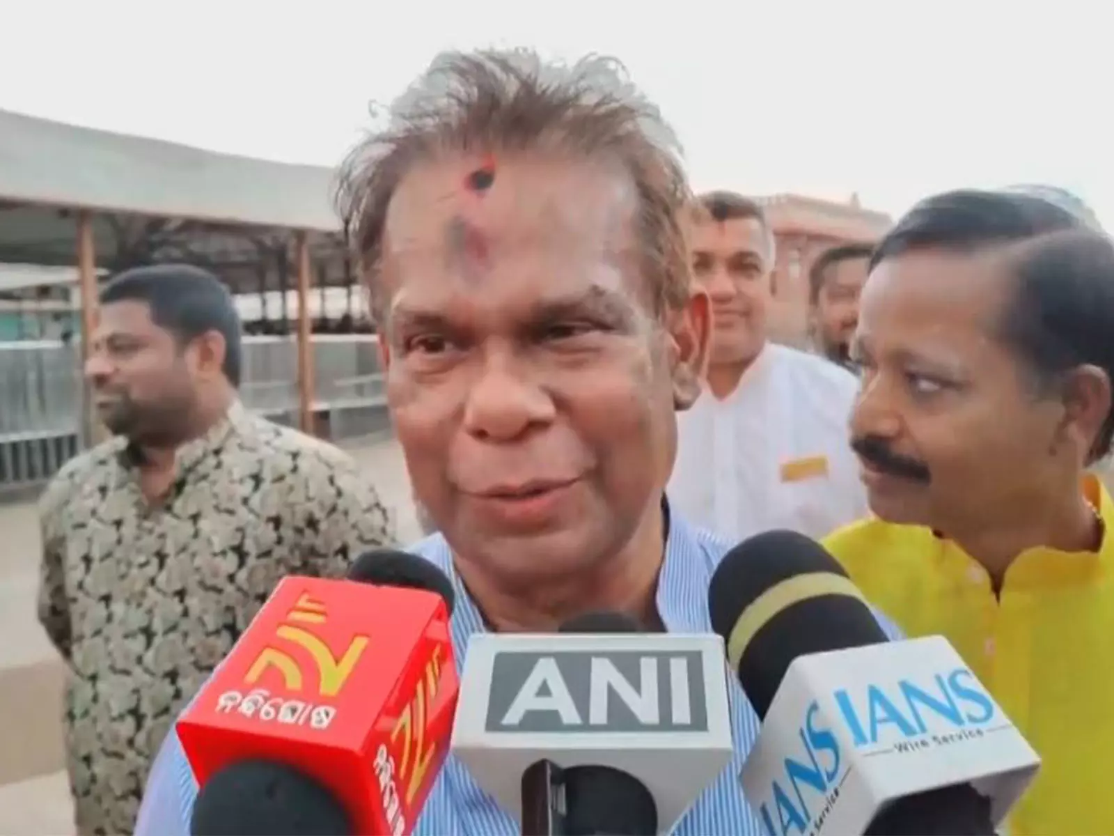 राज्यसभा सांसद दिलीप राय चुनाव में जीत के बाद पूजा-अर्चना करने Jagannath मंदिर पहुंचे राज्यसभा सांसद दिलीप राय चुनाव में जीत के बाद पूजा-अर्चना करने Jagannath मंदिर पहुंचे