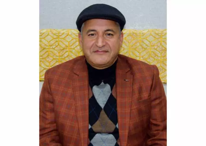 डार ने ज़वोरा CoE का दौरा किया, किसानों की सहायता के लिए अनुसंधान-आधारित पद्धतियों पर ज़ोर दिया डार ने ज़वोरा CoE का दौरा किया, किसानों की सहायता के लिए अनुसंधान-आधारित पद्धतियों पर ज़ोर दिया