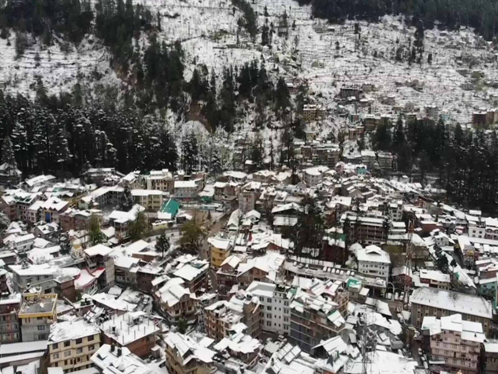 हिमाचल: मनाली में BRO का बर्फ हटाने का अभियान जारी हिमाचल: मनाली में BRO का बर्फ हटाने का अभियान जारी