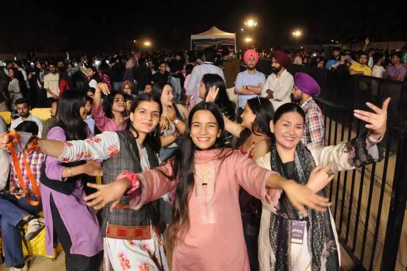 Panjab: झंकार पीयू में लोक प्रदर्शन, पाककला का आनंद लेकर आता है Panjab: झंकार पीयू में लोक प्रदर्शन, पाककला का आनंद लेकर आता है
