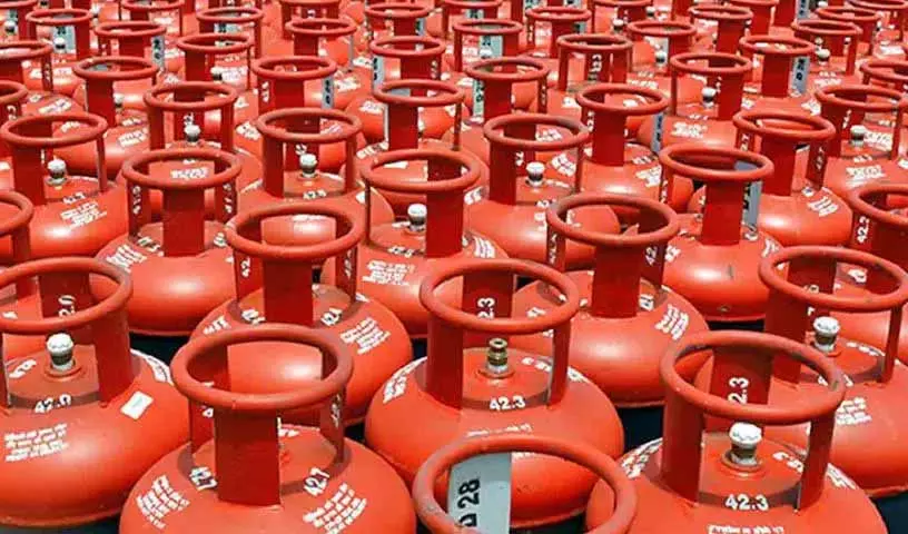 बालानगर में छापेमारी के दौरान नागरिक आपूर्ति विभाग ने 38 घरेलू LPG सिलेंडर ज़ब्त किए बालानगर में छापेमारी के दौरान नागरिक आपूर्ति विभाग ने 38 घरेलू LPG सिलेंडर ज़ब्त किए