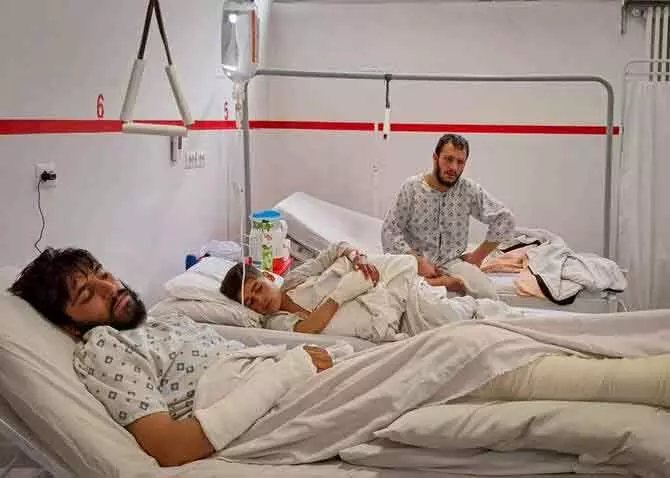 Kabul धमाके के बाद भाई की तलाश में भटकता रहा युवक Kabul धमाके के बाद भाई की तलाश में भटकता रहा युवक