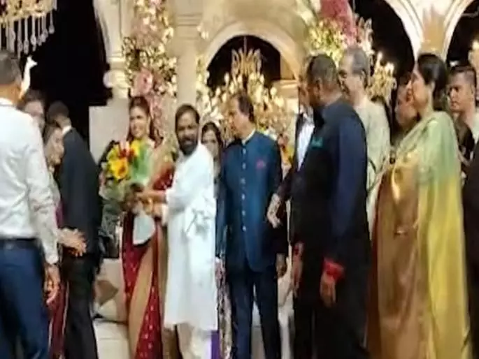 Prasad Lad के बेटे के रिसेप्शन में, भारत गोगावले ने उद्धव ठाकरे को आवाज़ दी Prasad Lad के बेटे के रिसेप्शन में, भारत गोगावले ने उद्धव ठाकरे को आवाज़ दी