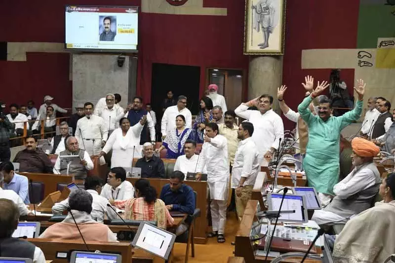 राज्यसभा चुनाव नतीजों को लेकर Haryana विधानसभा में हंगामा राज्यसभा चुनाव नतीजों को लेकर Haryana विधानसभा में हंगामा