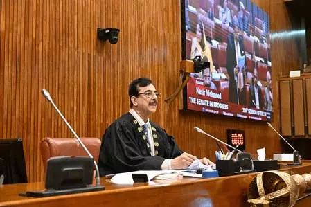 जनता पर महंगाई की मार, सीनेट चेयरमैन सरकारी कोष से खरीद रहे लग्जरी कार जनता पर महंगाई की मार, सीनेट चेयरमैन सरकारी कोष से खरीद रहे लग्जरी कार