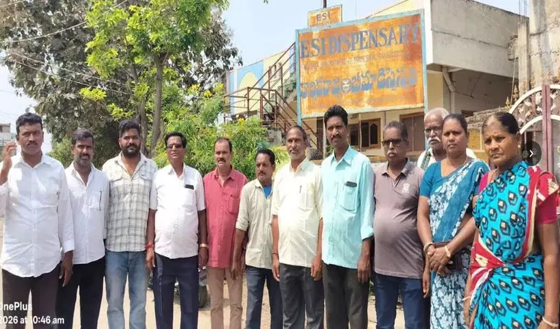 सरापाका में कर्मचारियों को ESI hospital की खराब सुविधाओं के कारण मुश्किलों का सामना करना पड़ रहा सरापाका में कर्मचारियों को ESI hospital की खराब सुविधाओं के कारण मुश्किलों का सामना करना पड़ रहा