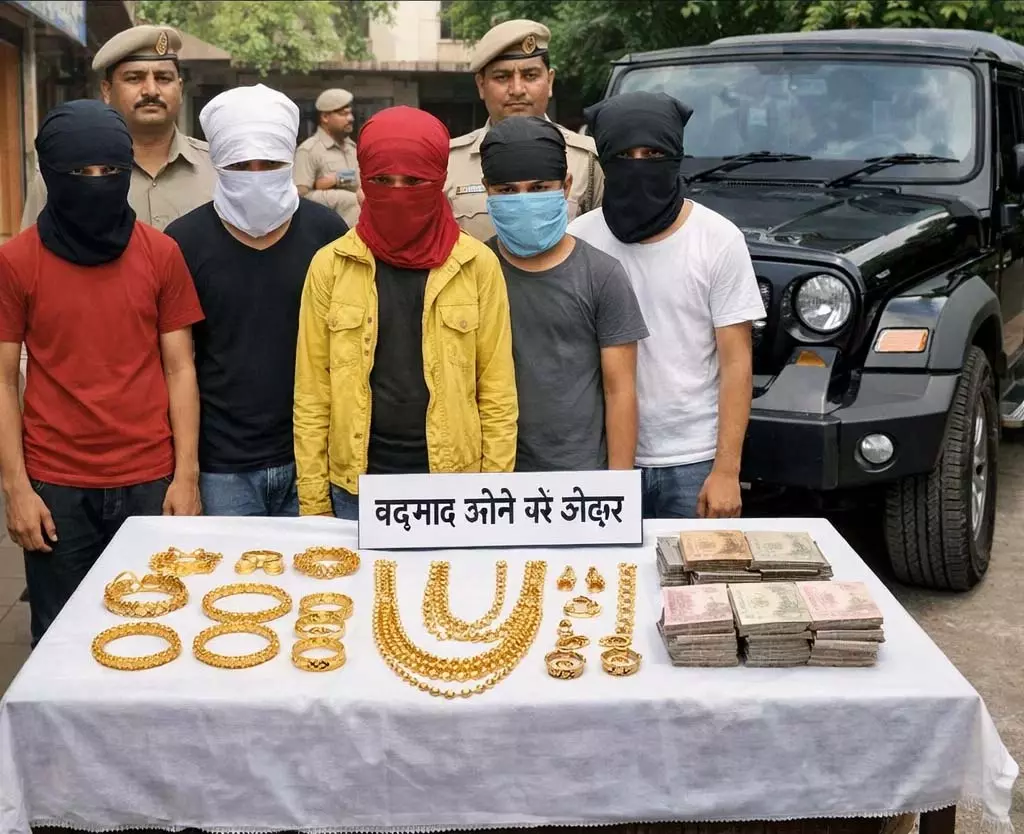 नाबालिग गैंग का थार खरीदने के लिए की सोना चोरी, 15 तोला जेवर बरामद, 5 गिरफ्तार नाबालिग गैंग का थार खरीदने के लिए की सोना चोरी, 15 तोला जेवर बरामद, 5 गिरफ्तार