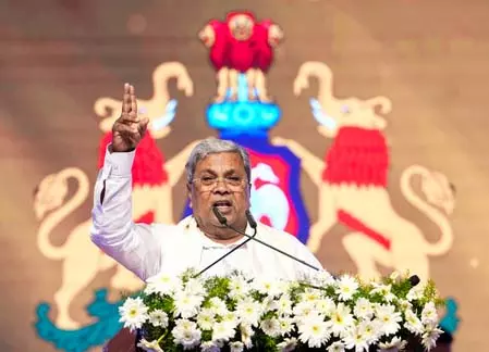 सीएम सिद्दारमैया ने कन्नड़ विवाद पर परीक्षा रद्द करने के लिए रेलवे विभाग की आलोचना की सीएम सिद्दारमैया ने कन्नड़ विवाद पर परीक्षा रद्द करने के लिए रेलवे विभाग की आलोचना की