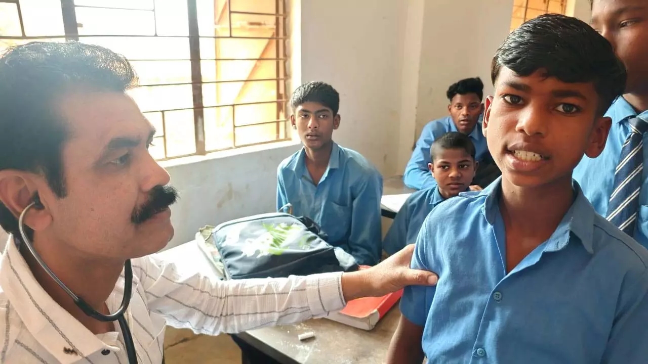 फ्लोरोसिस प्रभावित ग्राम घोड़ागांव में स्क्रीनिंग व हेल्थ कैंप का आयोजन फ्लोरोसिस प्रभावित ग्राम घोड़ागांव में स्क्रीनिंग व हेल्थ कैंप का आयोजन