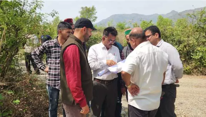 Nahan: डांडा-अंबोया जमीन विवाद ने जन्मा गुस्सा Nahan: डांडा-अंबोया जमीन विवाद ने जन्मा गुस्सा