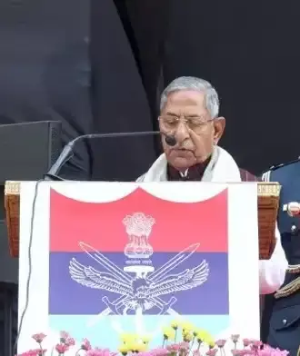राज्यपाल ने पूर्व सैनिक रैली में पूर्व सैनिकों को श्रद्धांजलि दी राज्यपाल ने पूर्व सैनिक रैली में पूर्व सैनिकों को श्रद्धांजलि दी