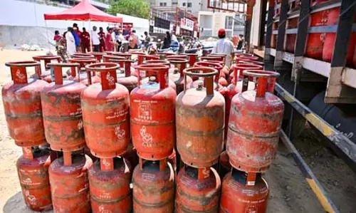 महाराष्ट्र: वसई-विरार में गैस संकट पर हाई-लेवल बैठक, प्रशासन ने अफवाहों से बचने की दी सलाह