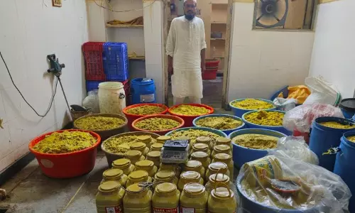 Hyderabad में मिलावटी अदरक-लहसुन पेस्ट के साथ एक व्यक्ति गिरफ्तार Hyderabad में मिलावटी अदरक-लहसुन पेस्ट के साथ एक व्यक्ति गिरफ्तार