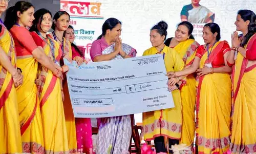 CM रेखा गुप्ता ने महिला एवं बाल कल्याण सुविधाओं की समीक्षा की CM रेखा गुप्ता ने महिला एवं बाल कल्याण सुविधाओं की समीक्षा की