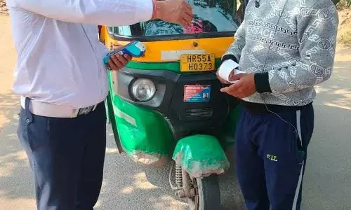 Gurugram में यूनिफॉर्म न पहनने पर ऑटो और टैक्सी चालकों पर जुर्माना Gurugram में यूनिफॉर्म न पहनने पर ऑटो और टैक्सी चालकों पर जुर्माना