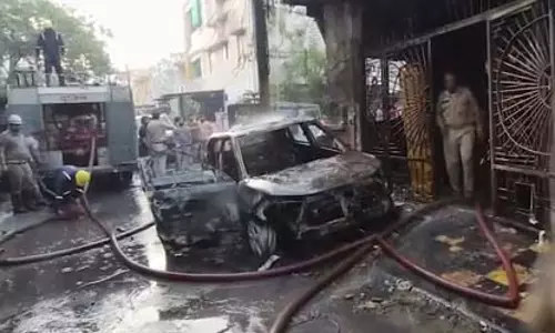 इंदौर के तिलक नगर पुलिस थाना क्षेत्र में लगी भीषण आग, छह लोगों की दर्दनाक मौत इंदौर के तिलक नगर पुलिस थाना क्षेत्र में लगी भीषण आग, छह लोगों की दर्दनाक मौत